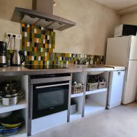 location-vacances-la-Barillère. La cuisine équipée.